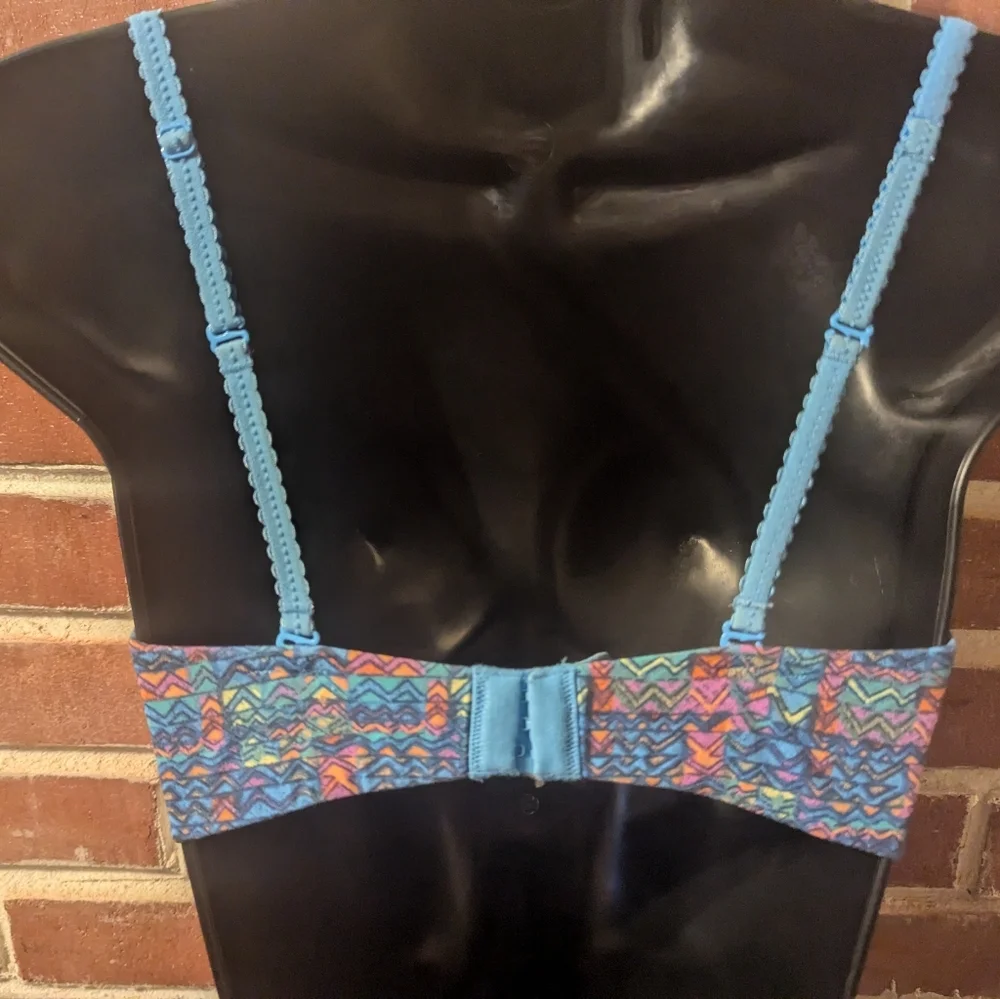 Aerie Strapless Convertible Bra. 34B. Geometric Pattern. - Picture 2 of 16